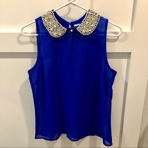 Dizzy Lizzy sleeveless blouse with pearl collar